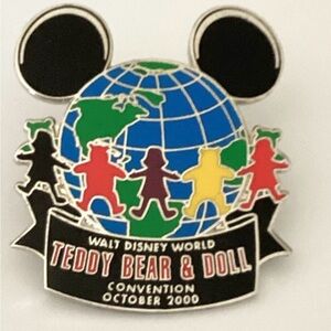 LE2000 WDW -Teddy Bear & Doll Convention Pin